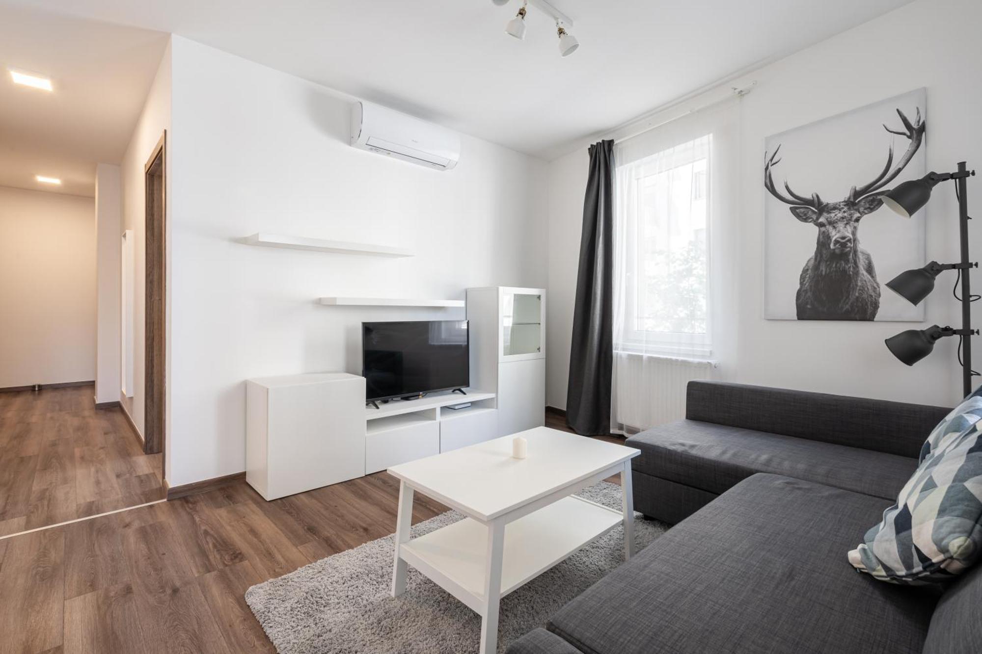 Апартаменти Corviana With Balcony *