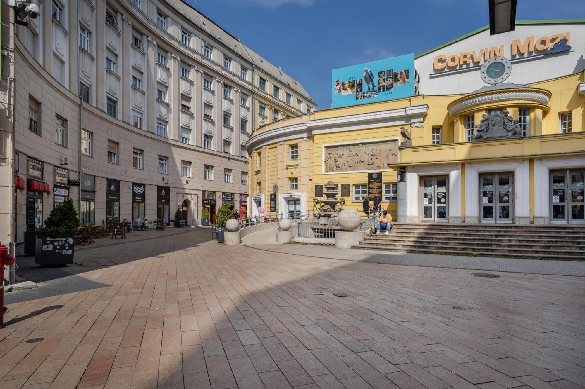 Апартаменти Corviana With Balcony Будапешт
