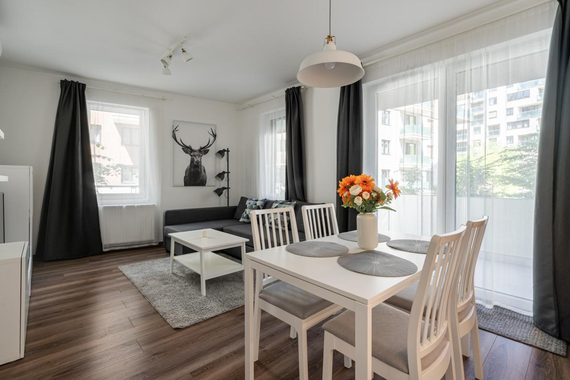 Corviana With Balcony Apartament