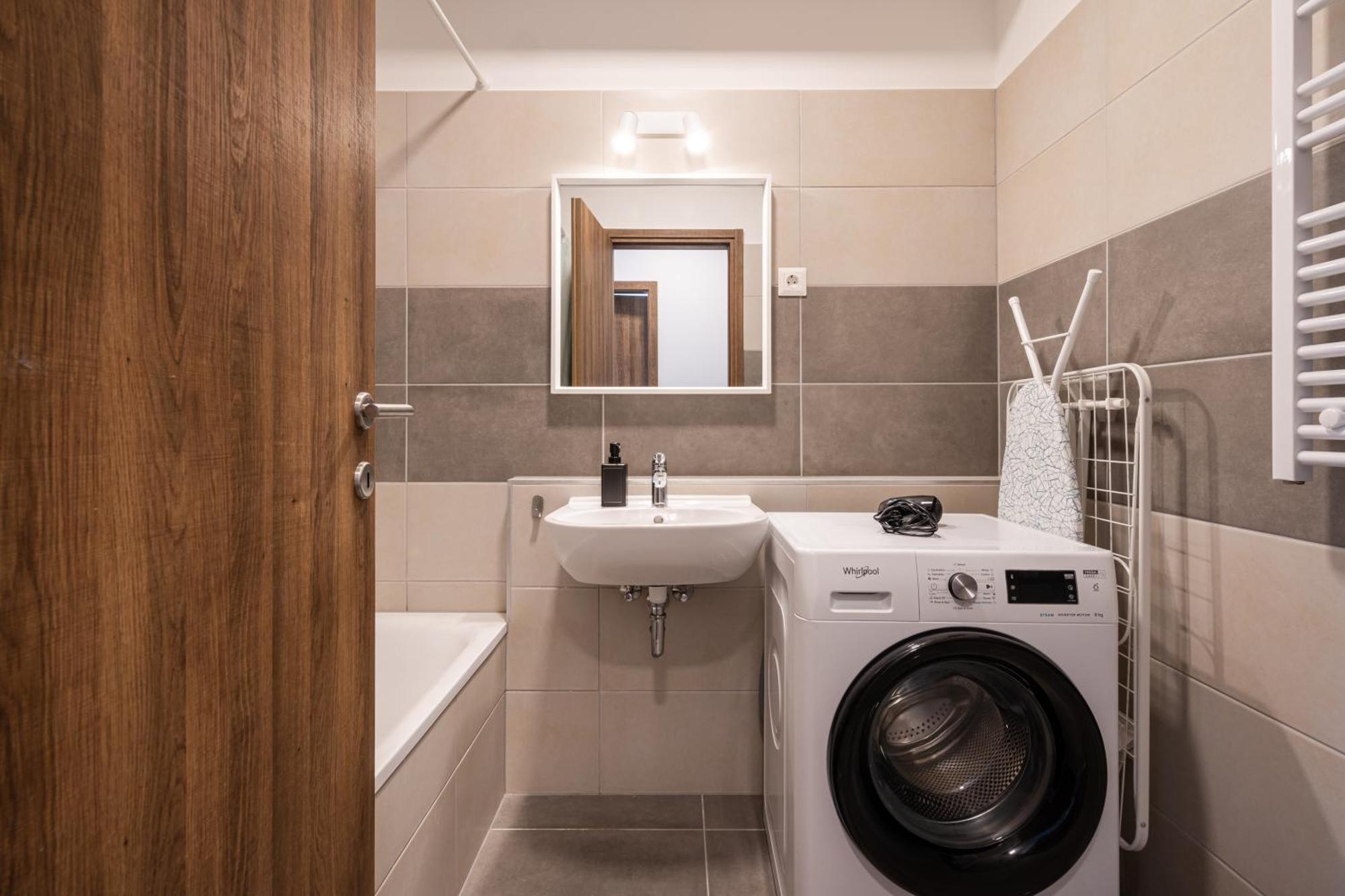 Apartament Corviana With Balcony